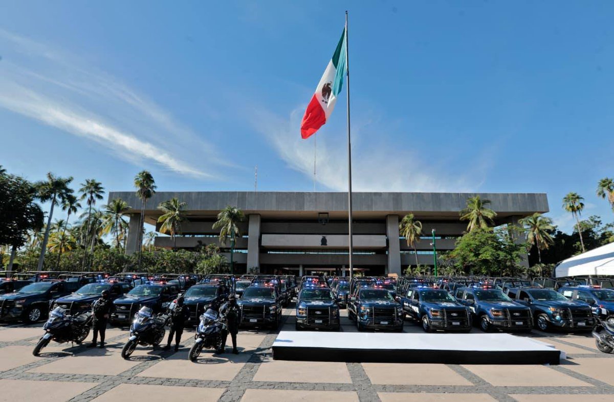 EditorMzt's tweet image. ¡Gobernador!
Destaca Rocha Moya coordinación entre corporaciones de seguridad de los 3 niveles en operativos en Sinaloa
Con una inversión de 85.6 millones de pesos, entrega Gobernador Rocha 73 patrullas y 7 moto patrullas a corporaciones estatales y municipales
#CULIACÁN.#Sinalo