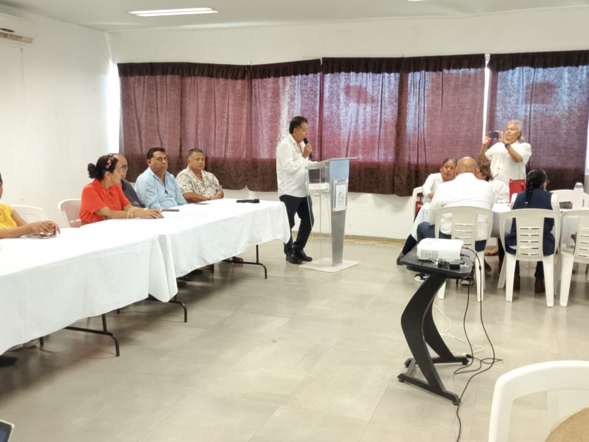📷📷📷Se está llevando a cabo la Segunda Sesión del trabajo Colegiado de Autoridades Educativas Región  Tierra Caliente con la Participación del Delegado Regional Mtro. Taurino Vázquez Vázquez #CAER #Sesiondetrabajo