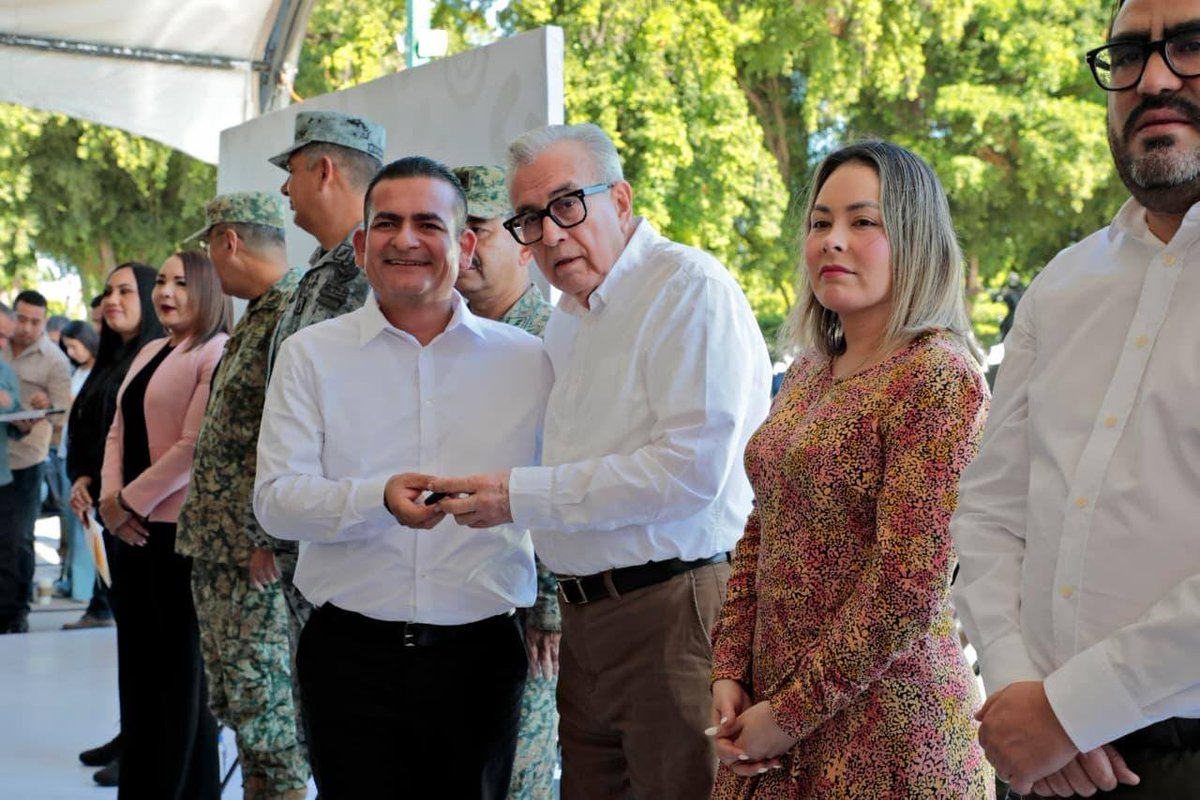 EditorMzt's tweet image. ¡Gobernador!
Destaca Rocha Moya coordinación entre corporaciones de seguridad de los 3 niveles en operativos en Sinaloa
Con una inversión de 85.6 millones de pesos, entrega Gobernador Rocha 73 patrullas y 7 moto patrullas a corporaciones estatales y municipales
#CULIACÁN.#Sinalo