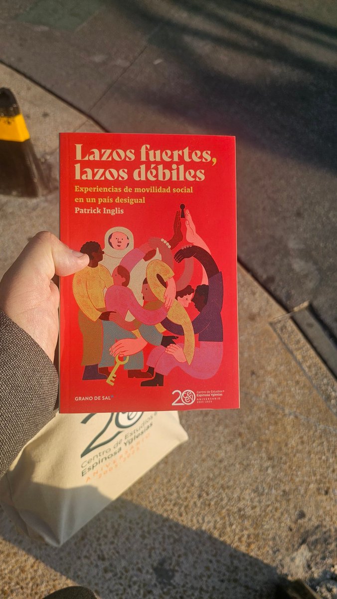 Gracias al <a href="/ceeymx/">CEEY</a> por el regalo del nuevo libro de <a href="/patrickinglis/">Patrick Inglis</a>. Una etnografía sobre la movilidad social en México. La recomiendo mucho, es además el primer libro en español de Patrick.