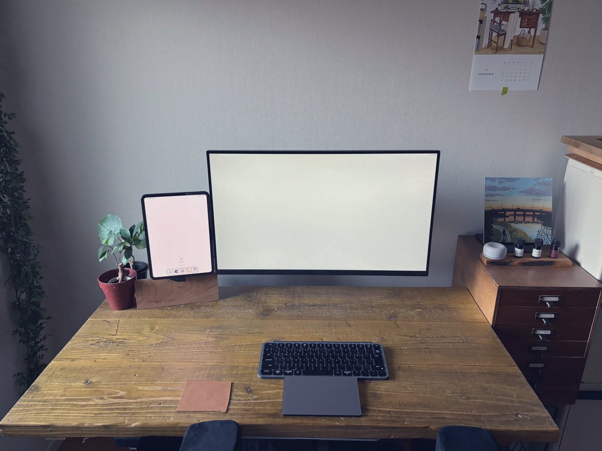 maakbo's tweet photo. iPad の手触り感境11月まとめ。 #iPad #desksetup 
①美しく書く
②大きく観てたまに書くちょっと打つ
③たくさん打つ
④描く https://t.co/vY4iYtR0xw