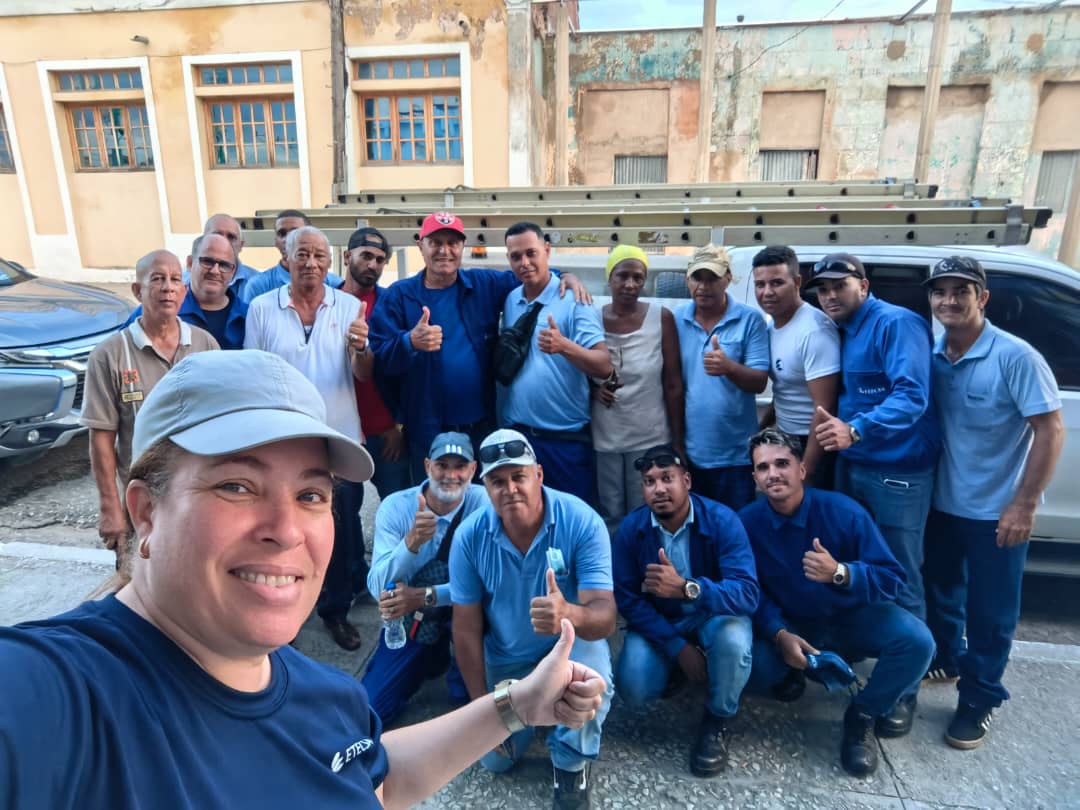 Ya en Palma Soriano los trabajadores de <a href="/ETECSA_Cuba/">ETECSA</a> #Artemisa para brindar nuestra ayuda solidaria. Allí estaremos hasta recuperar las telecomunicaciones.  #EtecsaConCuba #15AñosArtemisa