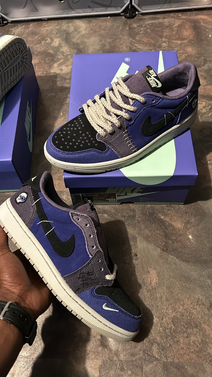 AyeeeLo's tweet photo. Nike at it again man, quality crazy.
yes I have both receipts
@Nike @Zionwilliamson @ComplexSneakers @Jumpman23 @SOLELINKS https://t.co/7RHiGUX8G7