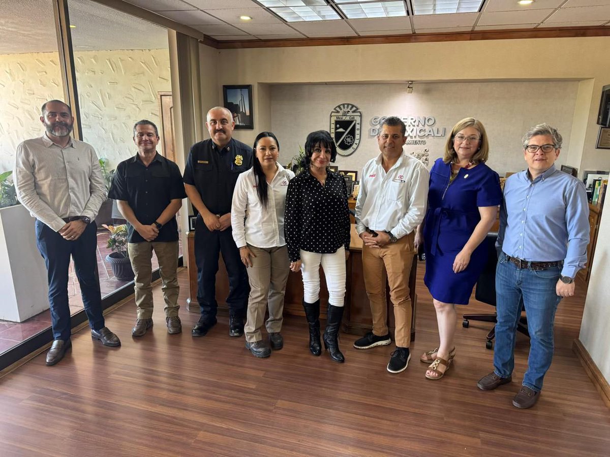 Me reuní con Eladio Zataraín, Gerente de Ventas de Arca Continental Mexicali, para preparar juntos el Encendido del Árbol y la Caravana Coca-Cola 2025. 🎄🎅🏼

Muy pronto viviremos noches llenas de luces, alegría y unión familiar. 💫