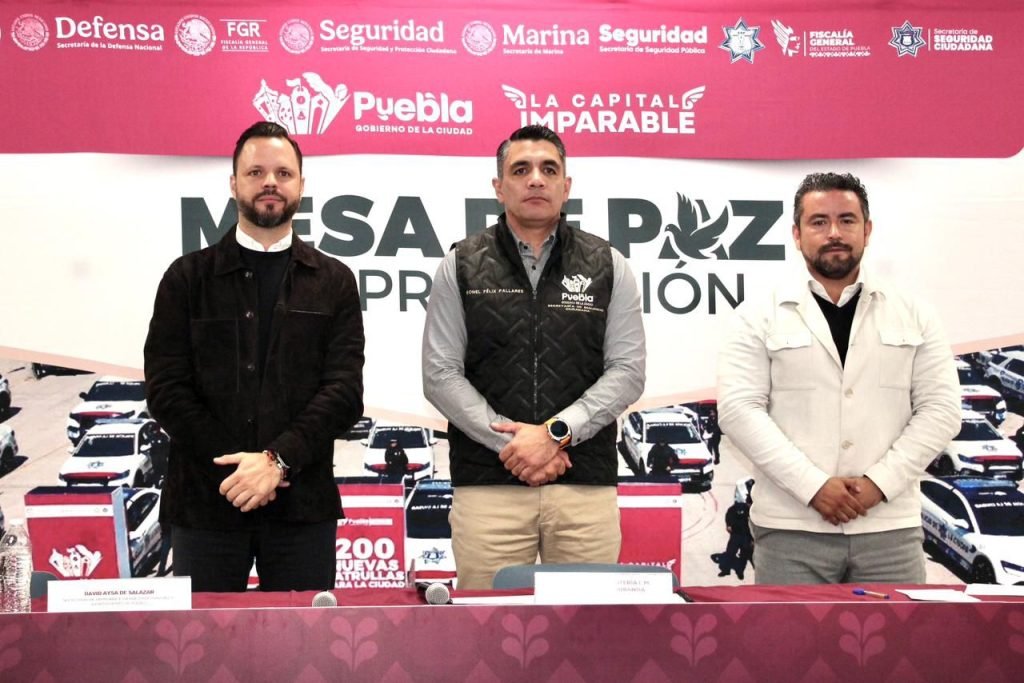 ComunMe's tweet image. 🚦🚶‍♀️ El @PueblaAyto  moderniza 400 #semáforos con tecnología LED e instala 400 peatonales para reforzar la seguridad vial. Además, 141 cruces ya operan con sistema inteligente que mejora la movilidad y reduce accidentes.
▶️comun.me/modernizan-sem…