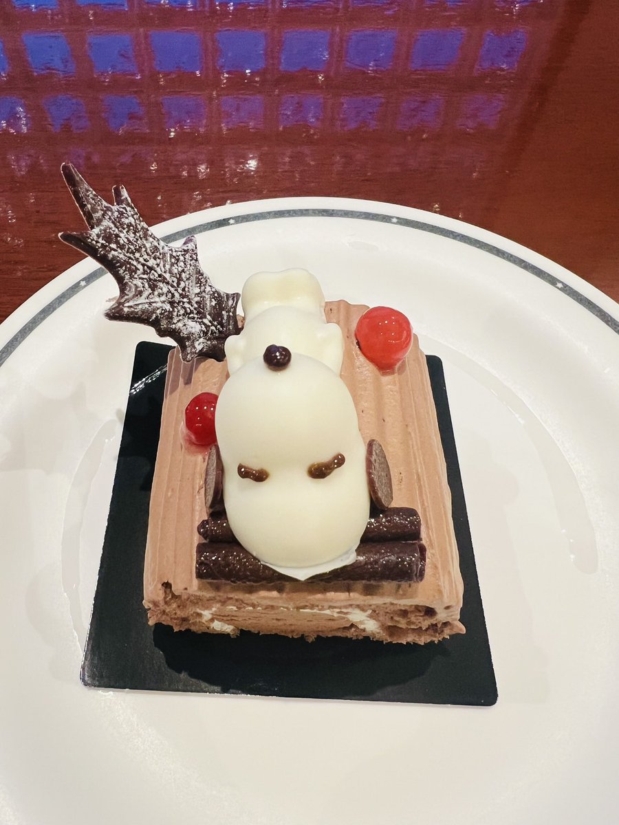 kohimangetsupon's tweet image. スタジオ・スターズ・レストラン
スヌーピー様のブッシュ・ド・ノエル～ショコラ＆マロン～
とにかくかわいすぎて
しばし眺めていました🥰✨
#USJ #USJファン
#USJクリスマス