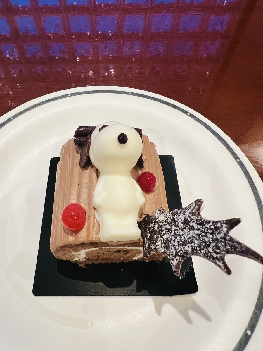 kohimangetsupon's tweet image. スタジオ・スターズ・レストラン
スヌーピー様のブッシュ・ド・ノエル～ショコラ＆マロン～
とにかくかわいすぎて
しばし眺めていました🥰✨
#USJ #USJファン
#USJクリスマス