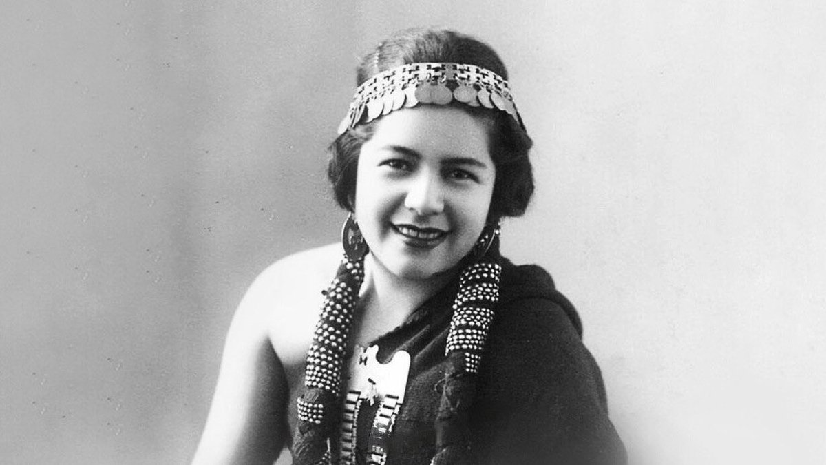 María Georgina Quitral Espinoza, más conocida por su nombre artístico Rayén Quitral, nació en ​Iloca el 7 de noviembre de 1916. Soprano chilena de origen mapuche-picunche.