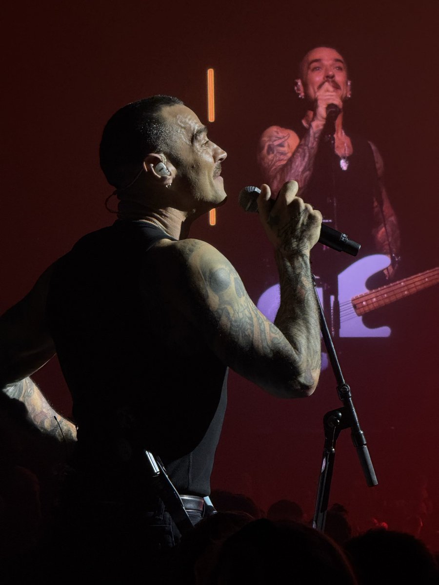 I’m sorry but I was this close to Matt tonight!?