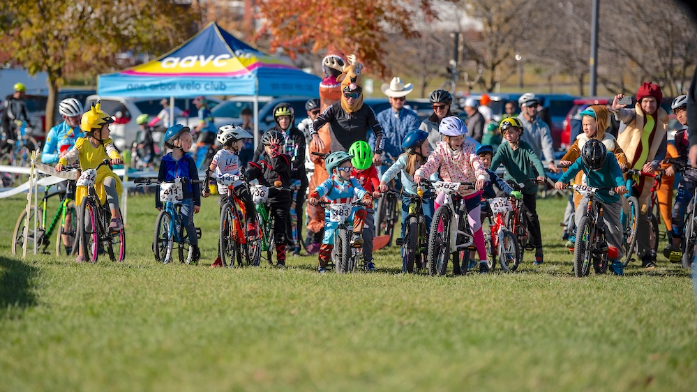 Nothing better than seeing a bunch of kids having fun on their bikes last weekend!!! VETS PARK 🐿️ CX kicked off the month for the club and our November newsletter is being sent out shortly.