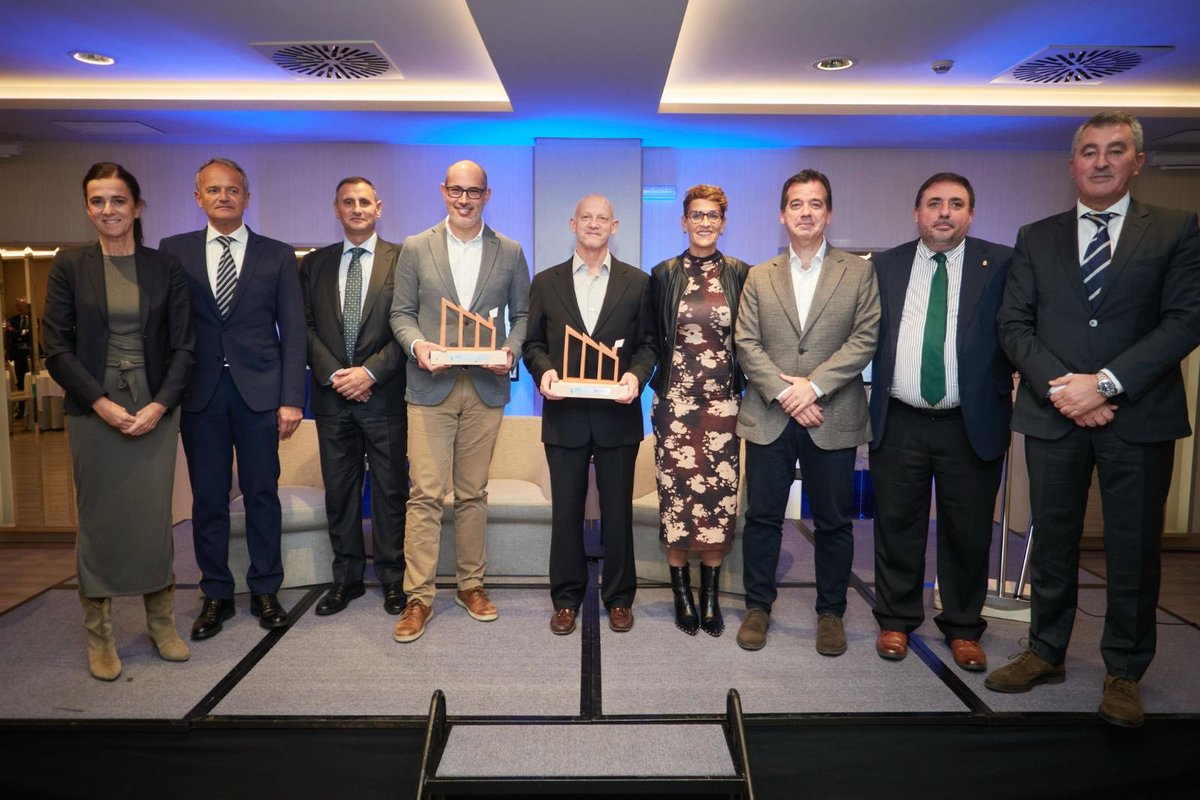 En los presupuestos de 2026 aumentamos el apoyo a la industria navarra.

Somos la Comunidad con el mayor PIB industrial, alcanzando el 32%, con un récord de 91.800 personas trabajando en el sector.

Felicidades a las empresas reconocidas por <a href="/SERnavarra/">SER Navarra</a> en sus primeros premios.