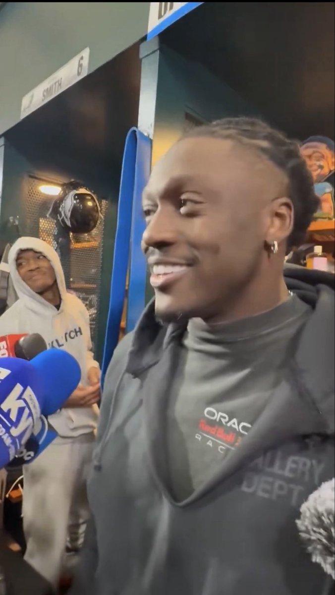 JoyOnBroad's tweet image. DeVonta Smith’s reaction when AJ Brown asked back to the reporter, “Have I ever said I didn’t want to be here?”

Priceless.