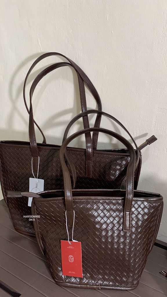 harisenin02's tweet photo. bag local i dont regret buying:

they're totally worth it… useful &amp; stylist https://t.co/5VRWRQT2SF