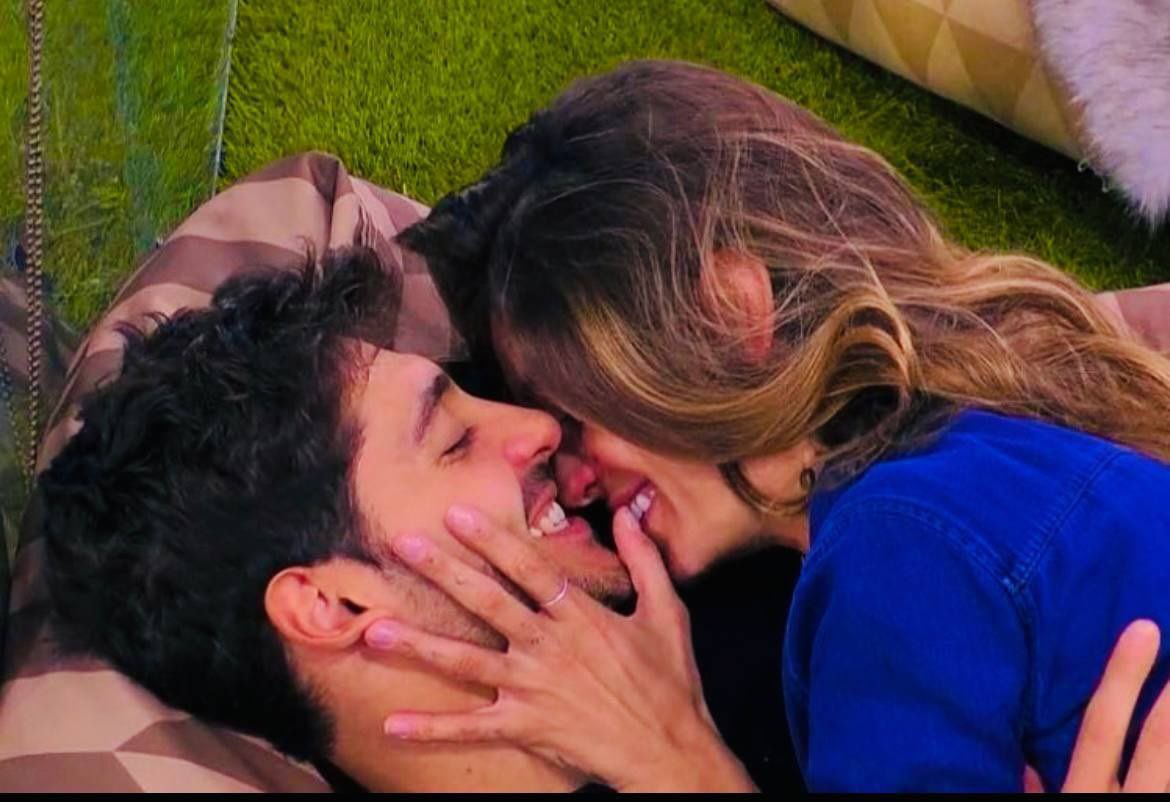 mareluna2022's tweet photo. 9 mesi di scelte consapevoli
9 mesi di scelte condivise 
9 mesi di protezione reciproca 
9 mesi di volontà di costruire un futuro
9 mesi di NOI, e non più di IO e TE
9 mesi d’amore MATURO, CORAGGIOSO E VISCERALE
9 mesi di MAGIA, non perfetta, MA VERA✨♥️ https://t.co/xMGtf5Lvyc
