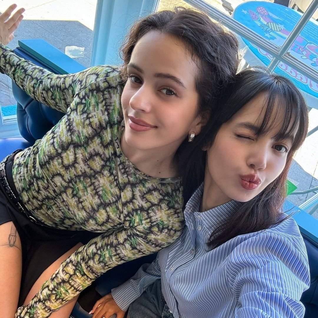 lalisabrasil's tweet image. Rosalía acaba de lançar seu álbum LUX, ouça agora em todas plataformas digitais e siga a nossa parceira @ROSALIABRASlL para mais informações sobre a artista! ⭐️🩵