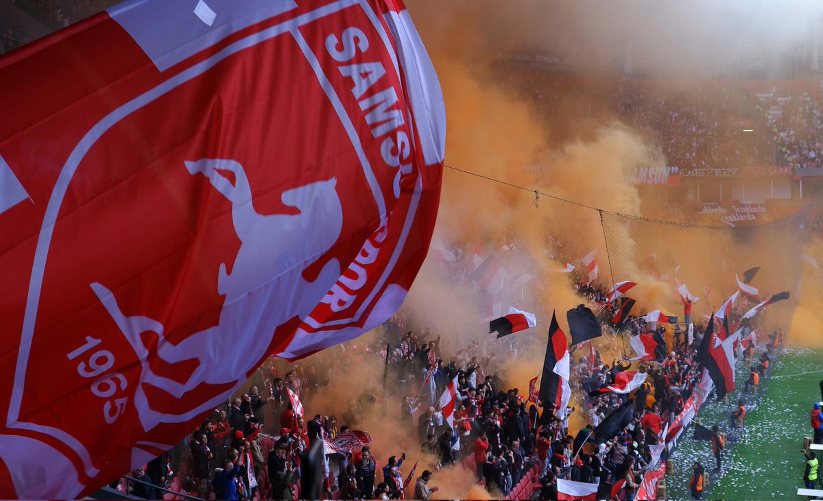 Samsunspor taraftar grubu Şirinler: 

"Savaş Türk'ün düğünü, cesaretiniz varsa deneyin!"