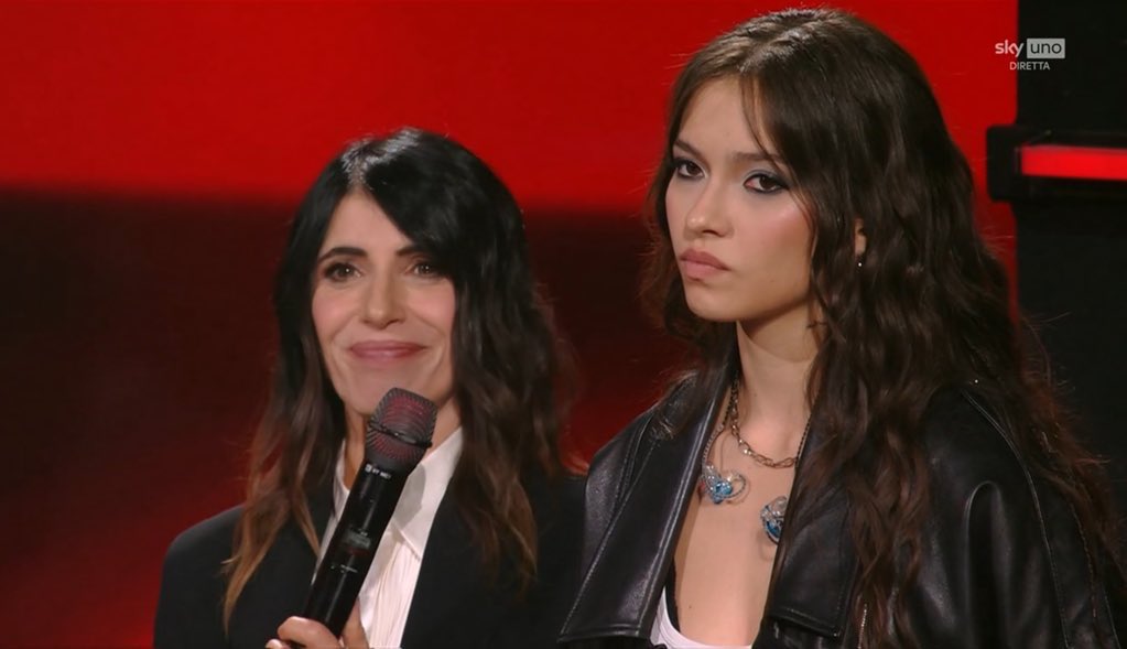 nuvola_estiva's tweet image. le due personalità che vivono in me tutti i giorni della mia vita #XF2025