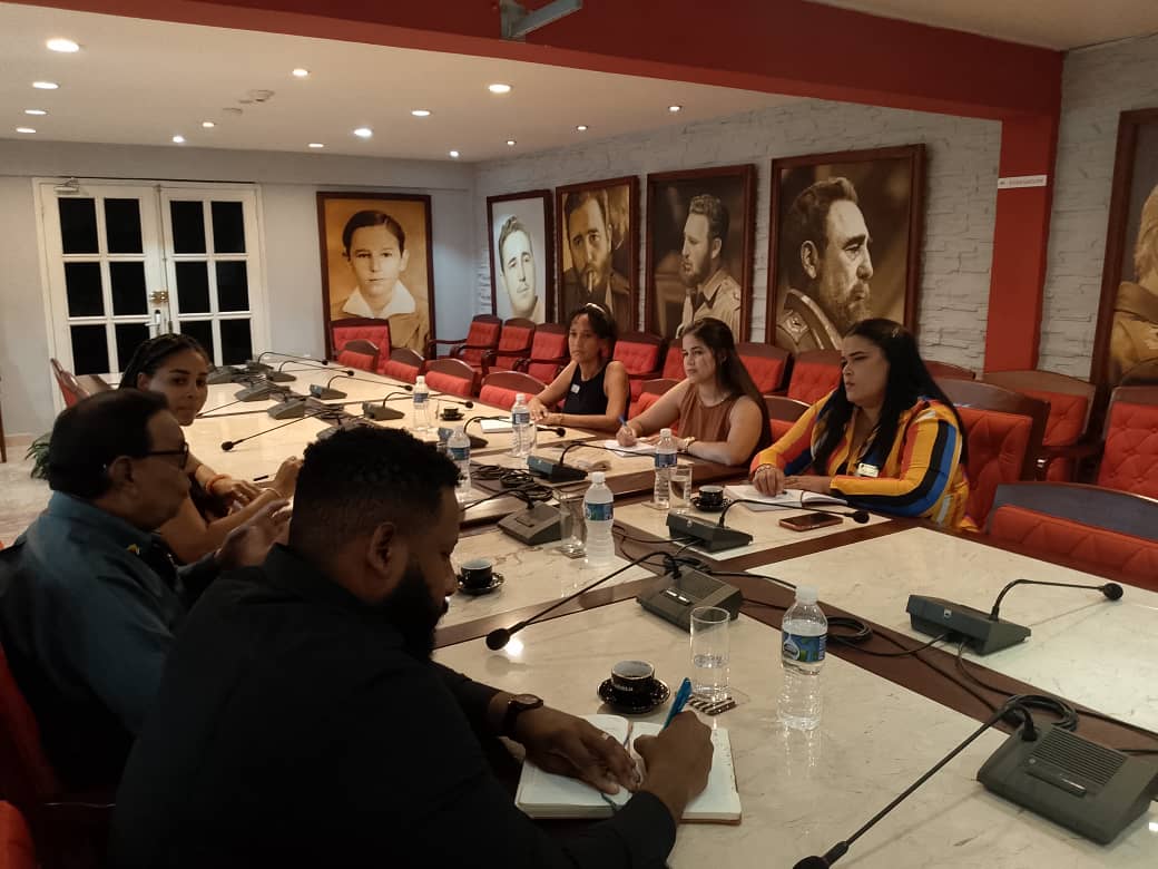 TECNOSIME2's tweet image. El embajador de Guyana 🇬🇾,  Sr. Halim Majeed, visitó hoy #Tecnosime.
🇨🇺 El diplomático fue recibido por la directora general de la empresa, Rosely Casuso para un encuentro de negocios sobre proyecciones en el sector industrial.
@osdegesime 
@MindusIndustria