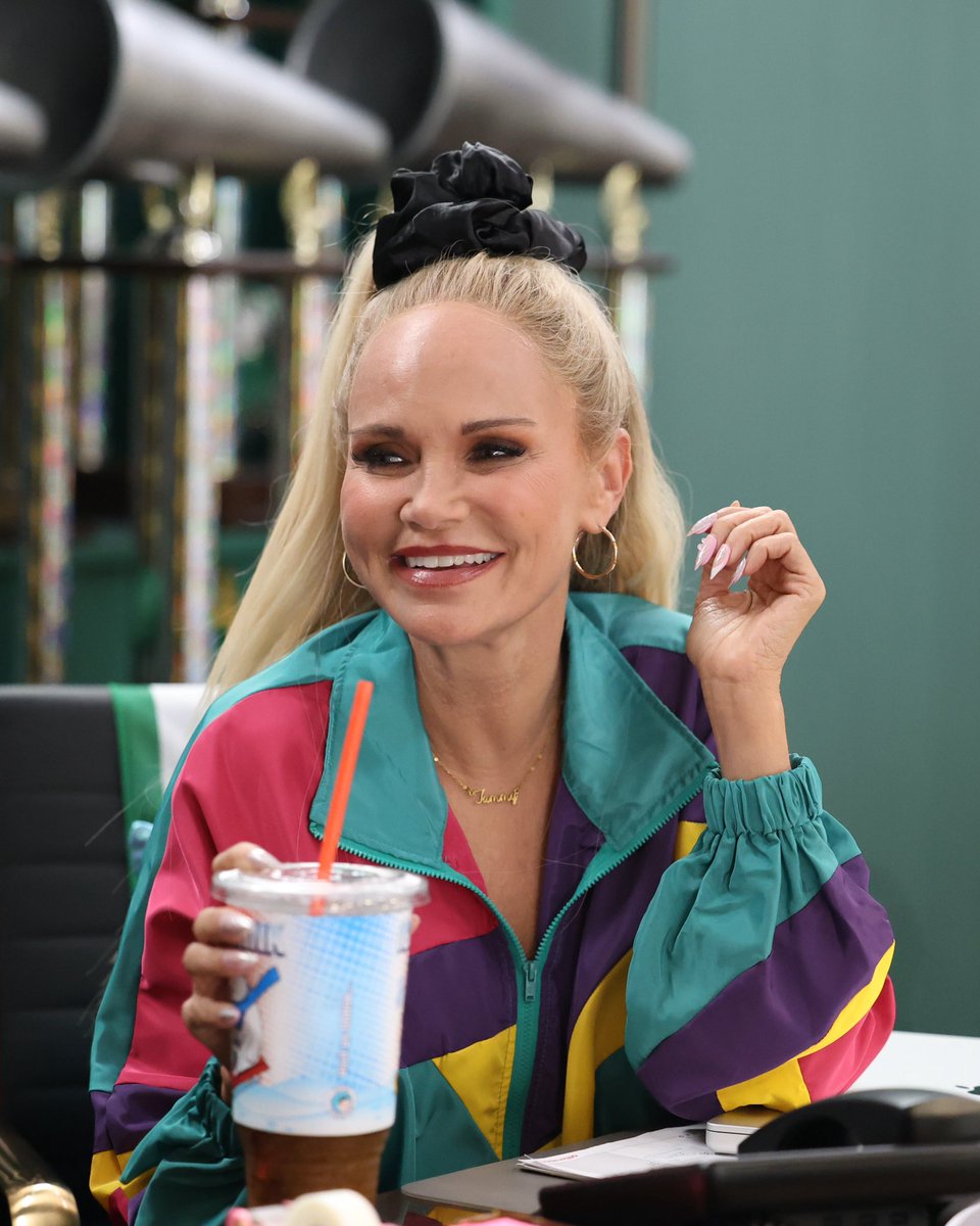Kristin Chenoweth tweet media
