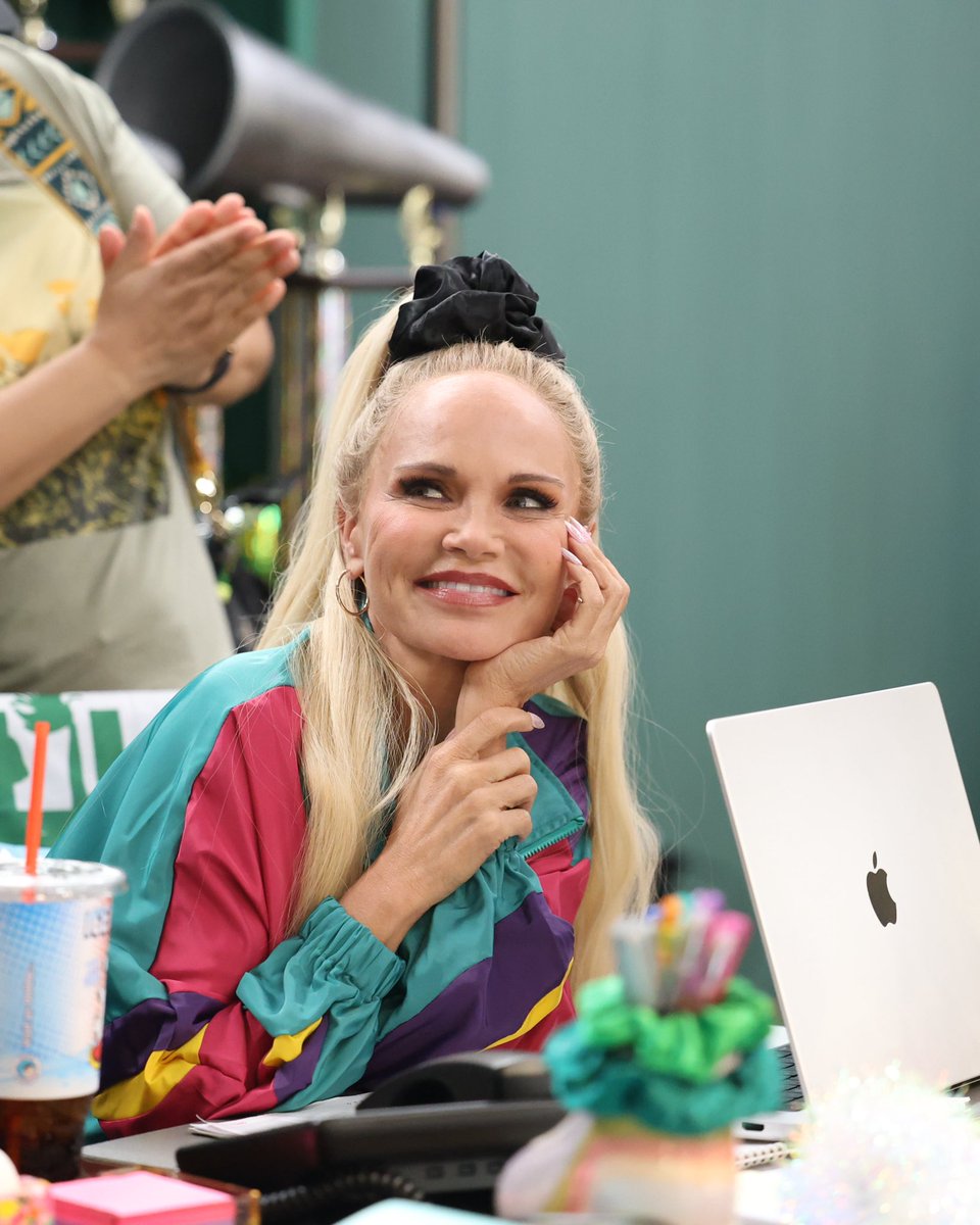 Kristin Chenoweth tweet media