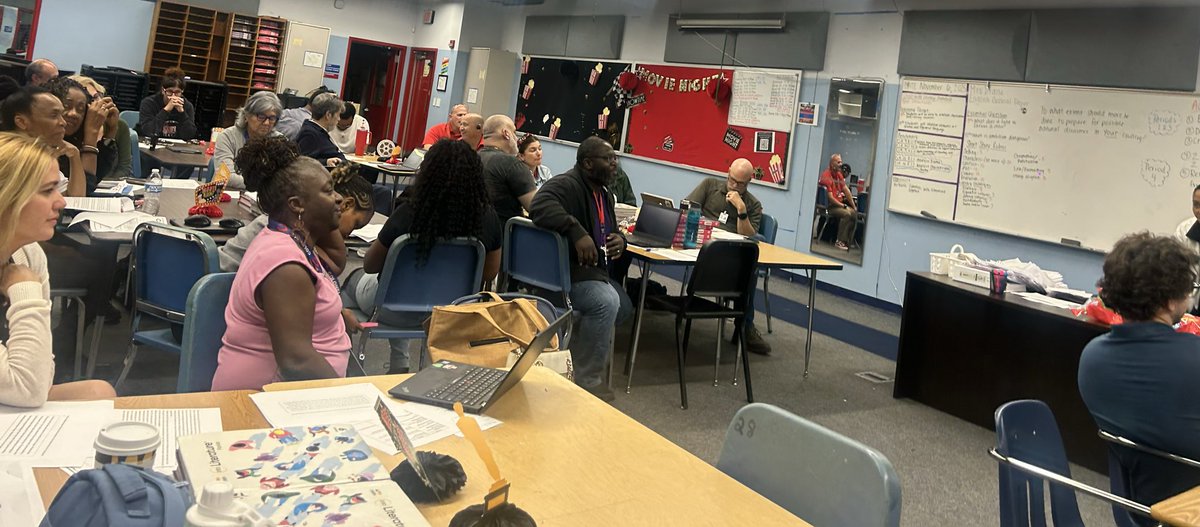 PHS_Colonels's tweet image. Today’s PSD Text Structure session led by Literacy Coach Mrs. Drane was fun, engaging, and full of great strategies! Can’t wait to see the implementation in classrooms! #MissionAPossible