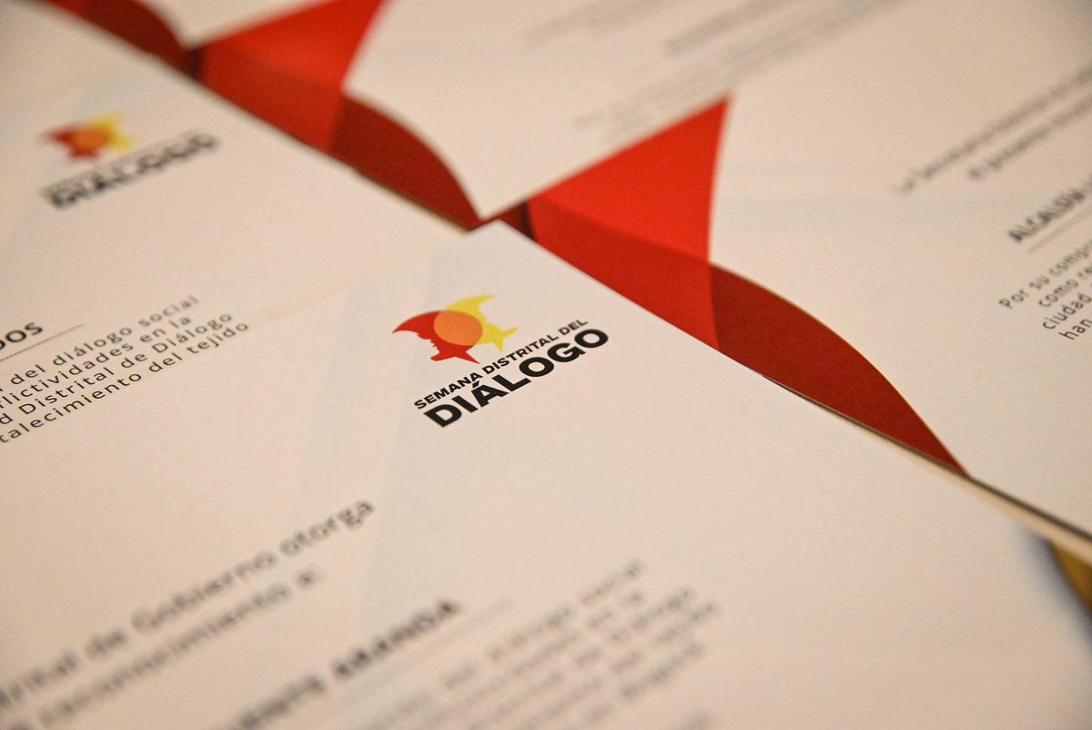 También resaltó el papel vital de las y los gestores en el territorio:
“Los gestores salvan vidas literalmente. Los gestores cuidan la ciudad.
Los bogotanos y bogotanas caminan más seguros porque los gestores existen.” 🚶‍♀️💛🚶‍♂️
Un mensaje que nos recuerda que la convivencia se