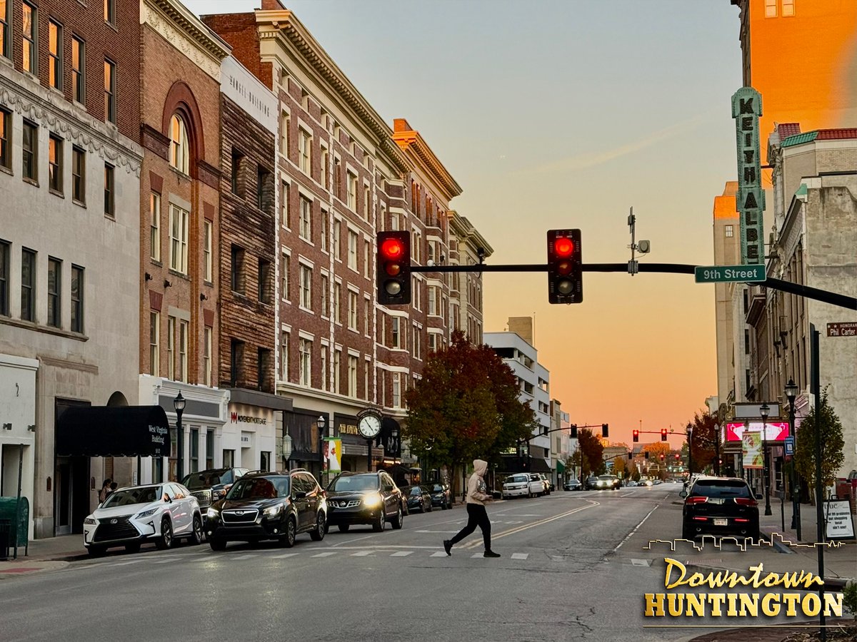 DowntownHWV's tweet image. Just a spectacular night in downtown #HuntingtonWV.