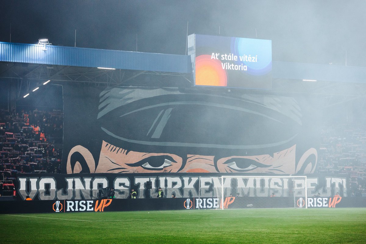 Bu pankarta itiraz etməyənin kanından şüphə edərəm, Türk olan hərkəs buna qarşı olar. Qarabağ taraftarı olaraq Fenerbahçe’nin yanındayıq. #uefamafia