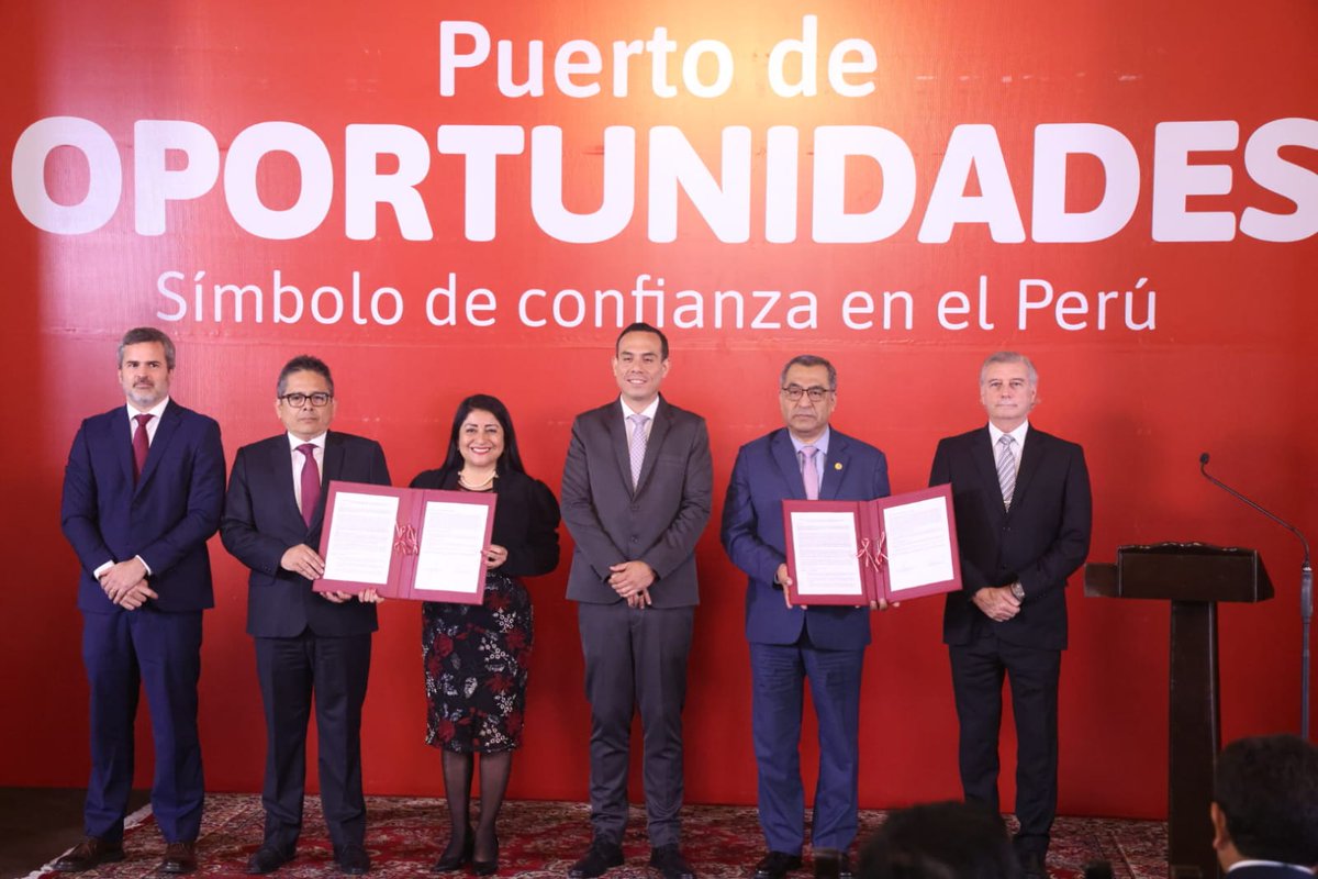 MTC_GobPeru's tweet image. 🚀 ¡MÁS #INVERSIÓN, MÁS #EMPLEO, MÁS #COMPETITIVIDAD! 📈💰
La firma de adenda que amplía la concesión del Terminal Portuario de Matarani es una gran noticia para el desarrollo del sur del país. 🇵🇪
Con US$ 705 millones de inversión privada:
 ✅ Más de 3,500 puestos de trabajo…