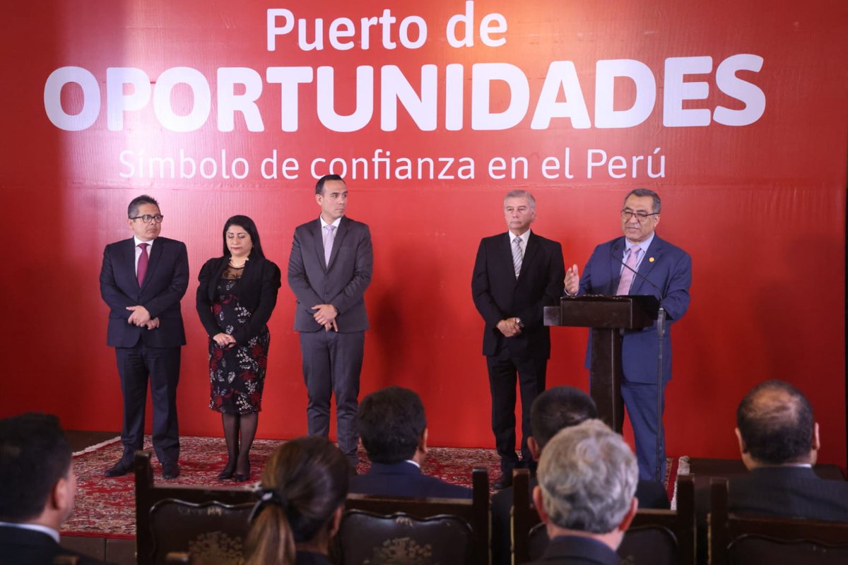 MTC_GobPeru's tweet image. 🚀 ¡MÁS #INVERSIÓN, MÁS #EMPLEO, MÁS #COMPETITIVIDAD! 📈💰
La firma de adenda que amplía la concesión del Terminal Portuario de Matarani es una gran noticia para el desarrollo del sur del país. 🇵🇪
Con US$ 705 millones de inversión privada:
 ✅ Más de 3,500 puestos de trabajo…