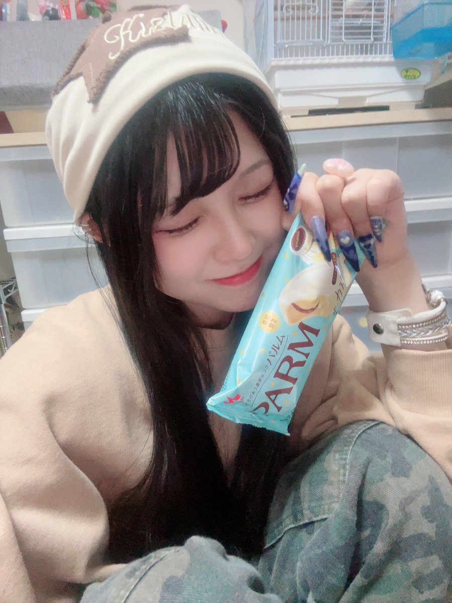 pandamic_shion's tweet image. PARMのアイス美味しかたー！！！
甘くてとろとろじゃーー
後ろに写ってるかごはミルクのお家だよ🕊️