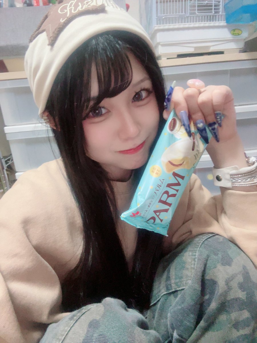 pandamic_shion's tweet image. PARMのアイス美味しかたー！！！
甘くてとろとろじゃーー
後ろに写ってるかごはミルクのお家だよ🕊️