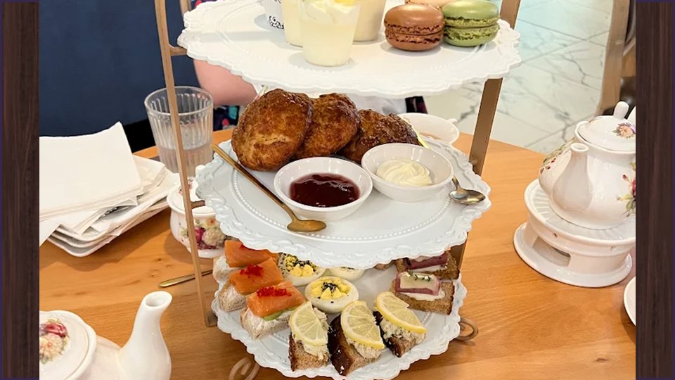 RubyCosmos's tweet image. Today on the blog: I love afternoon tea, and I intend to treat myself (and friends) to it more often. So here&apos;s my first review - afternoon tea at Prince Tea House in Virginia Beach.

karadennison.blogspot.com/2025/11/aftern…

#HamptonRoads