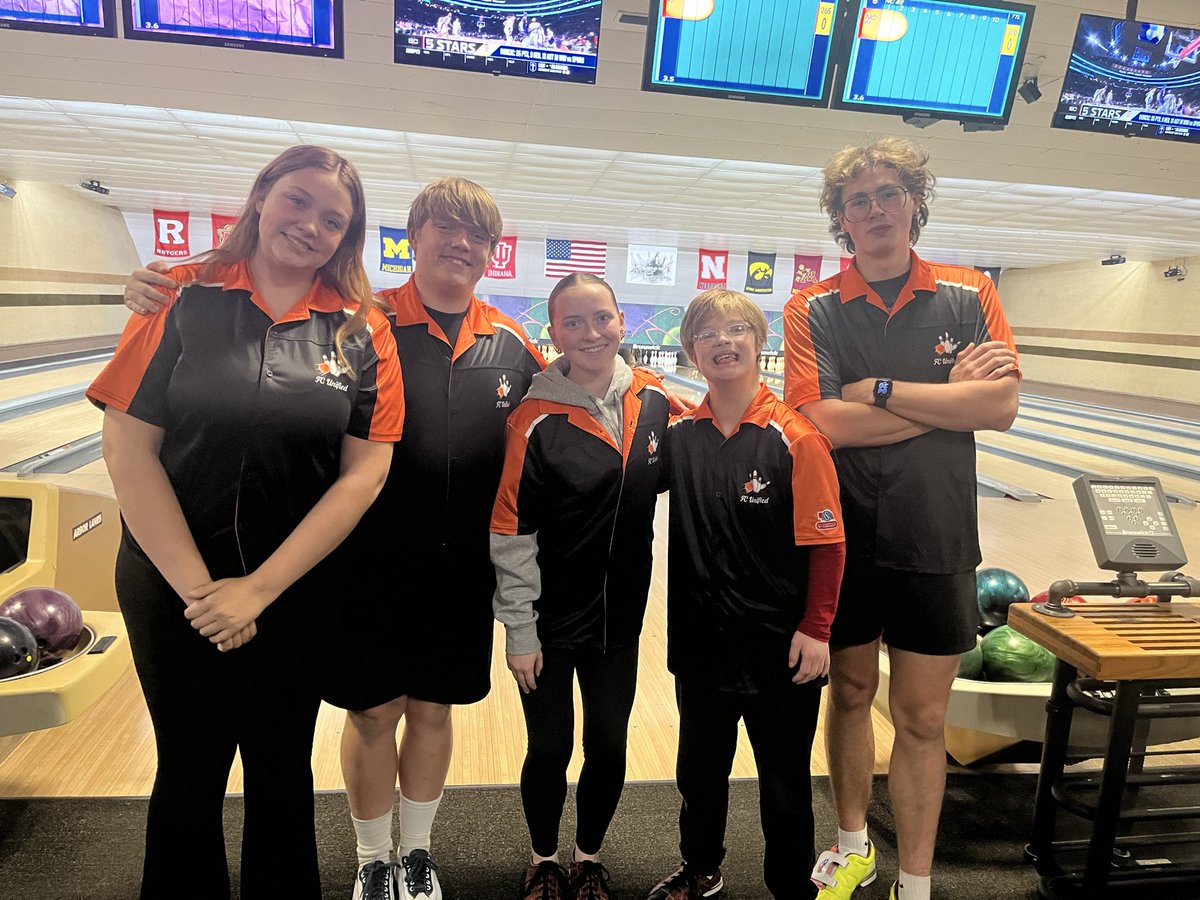 bowling_fc's tweet image. Fort Calhoun Unified Bowling placed First at Nebraska City! 
So proud of this team! Way to go Pioneers!