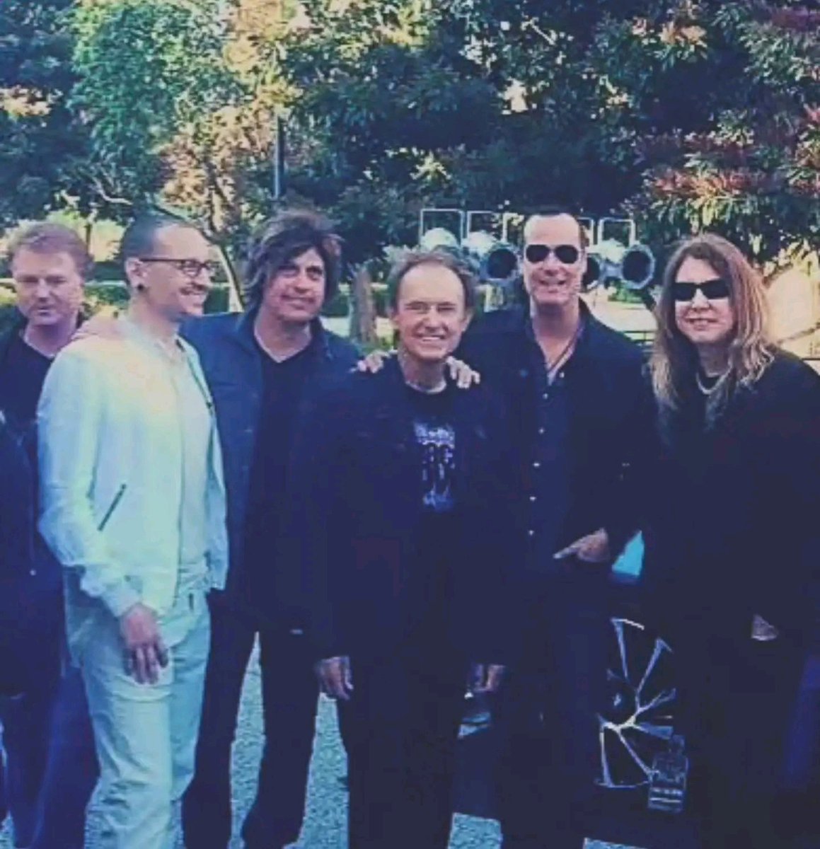 anderssonmarten's tweet image. This came up in my memory feed. It&apos;s hard to wrap my head around the fact that 3 of these souls are not with us anymore. 🙏💔🌈 They will always be part of us and their music. God speed! 
L-R: #StanSharp #chesterbennington #DeanDeleo #GaryWright #RobertDeLeo #MartenAndersson