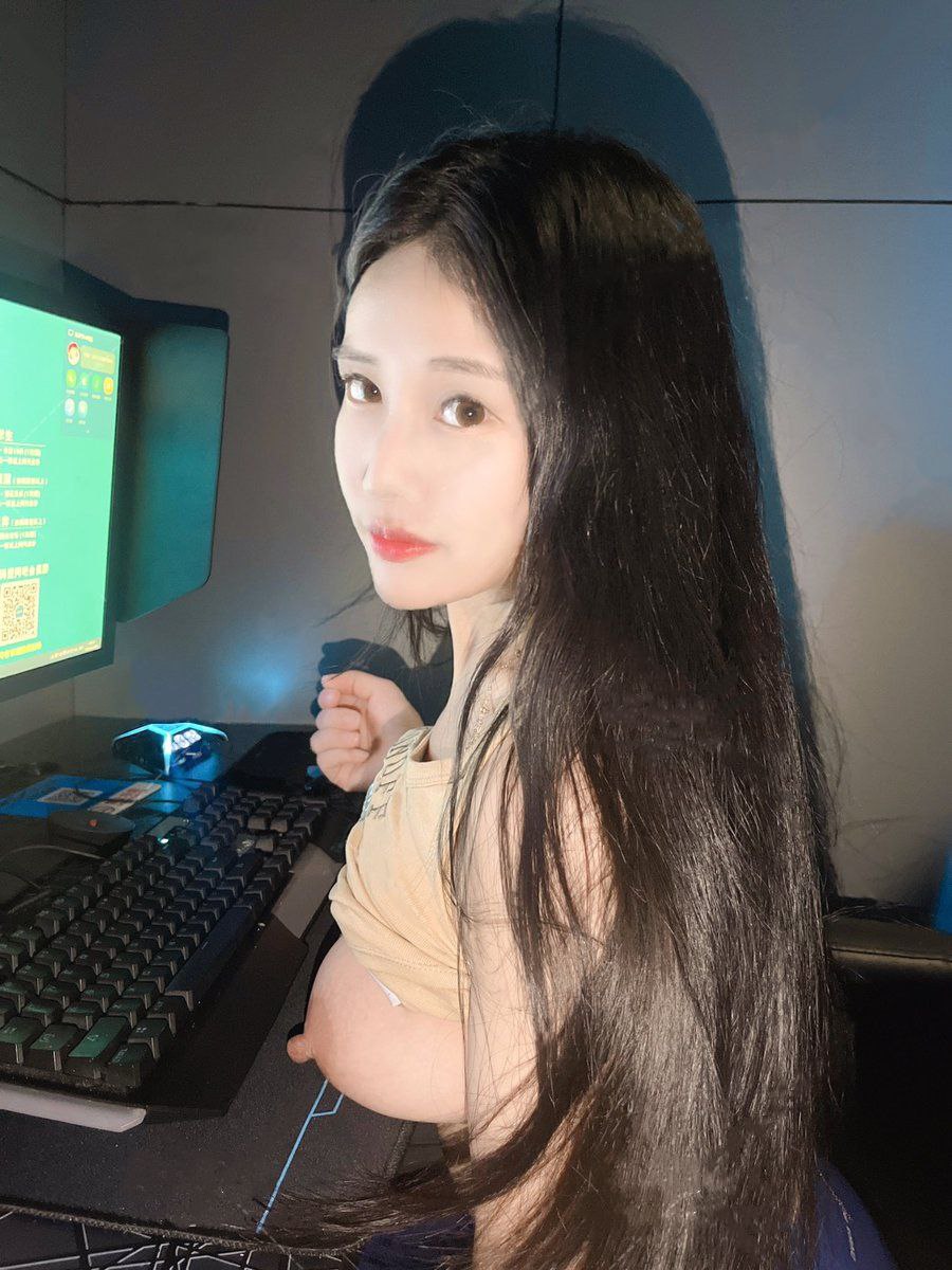“奶子太沉，需不需要你的手来托一把？互动告诉我！” https://t.co/lydeqJlyg9
