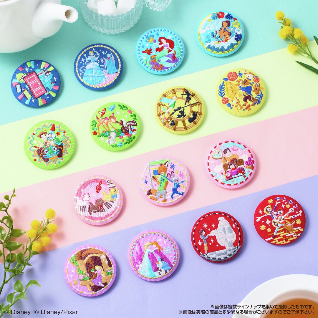 japancapsuletoy's tweet photo. 【Disney Characters 刺繍缶バッジビスケット2】 
12月発売の食玩。
https://t.co/IgHXI1BlZ9 #pr

※全15種・税込385円 https://t.co/oBPkJbUSDx