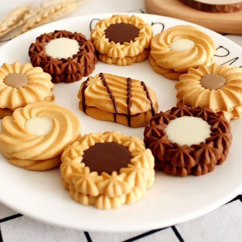 Sweet Tooth 🛜🧁🍰🍹🍒🍿 tweet media