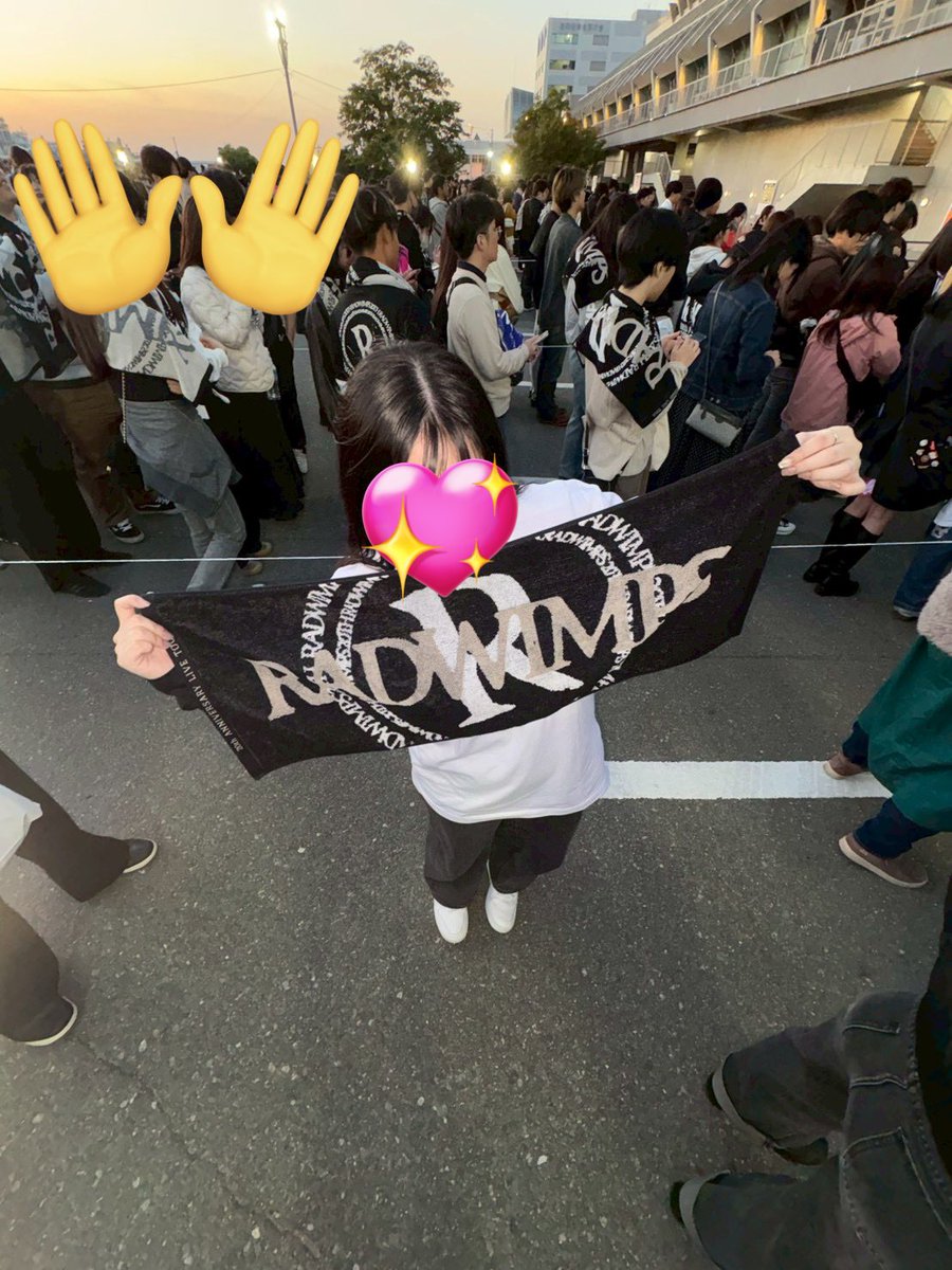 a_h_2_7's tweet photo. 本当に、本当に、最高のライブでした
序盤からガチ泣きかまして最後の最後には大叫びして2時間半が一瞬で終わって忙しすぎた
RADに出会ってよかった
また次も会えるように生きようと思った https://t.co/s4pdHvI7ao