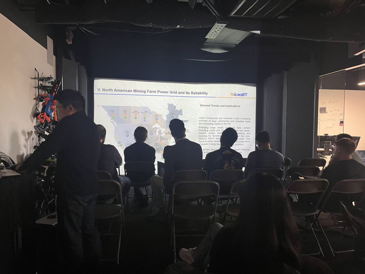 Whatsminer_MBT's tweet image. That&apos;s a wrap on the #MicroBT Masterclass in Houston! 🎉
Learning, exploring and connecting.🤝
Also a special thank you to our solution partner-@Heatcore_tech for the insightful presentation on #hydrocooling system.
📍Next stop: Cleveland! 
#BitcoinMining #TrainingSession