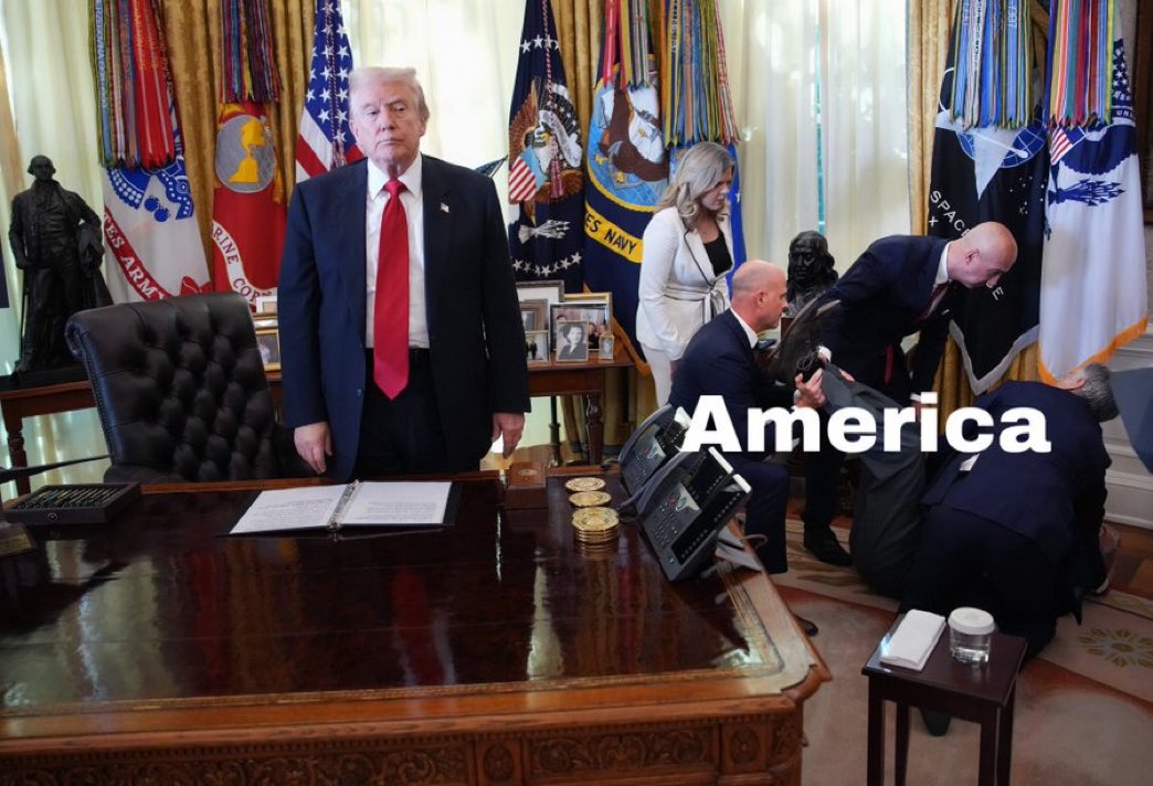 <a href="/samstein/">Sam Stein</a> WHO DID THIS?? 😎