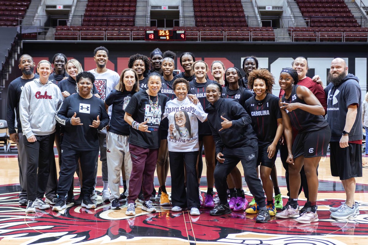 Special guest star at practice today
<a href="/iamwandasykes/">Wanda Sykes</a>