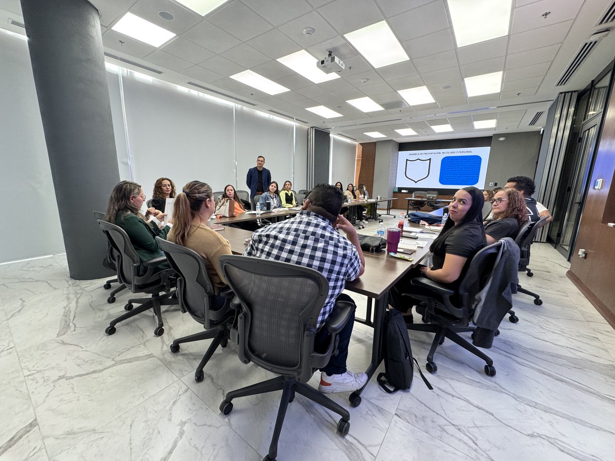 Fortalecemos a nuestras implementadoras con capacitaciones que fomenten el liderazgo, el desarrollo personal y organizacional, así como la eficiencia en la operación.
Gracias a quienes formaron parte de esta sesión sobre 𝙄𝙣𝙩𝙚𝙡𝙞𝙜𝙚𝙣𝙘𝙞𝙖 𝙚𝙢𝙤𝙘𝙞𝙤𝙣𝙖𝙡.
@ulsachih