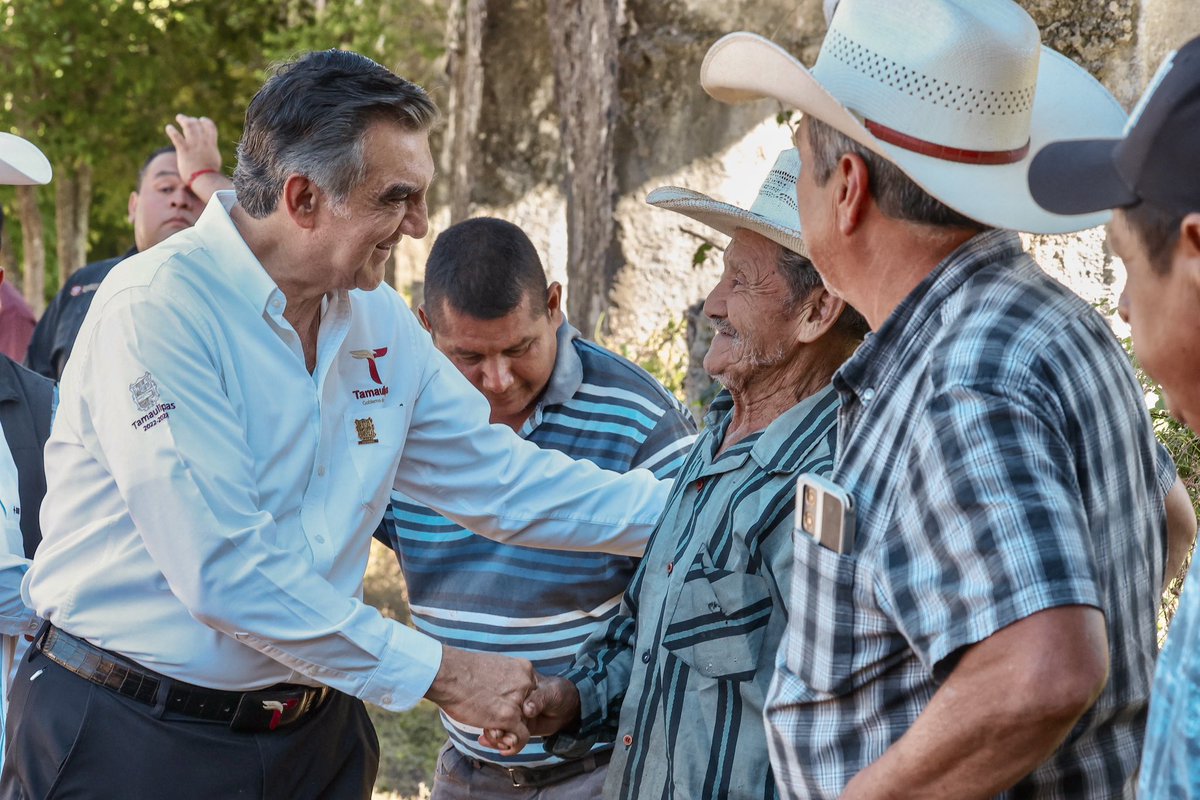Recorrimos El Chorrito y visité su iglesia, un lugar lleno de recuerdos donde reviví el trabajo que mi padre, el ingeniero Américo Villarreal Guerra, realizó con tanto cariño por este pueblo lleno de esperanza.

Fue un gusto saludar y convivir con su gente, disfrutar del