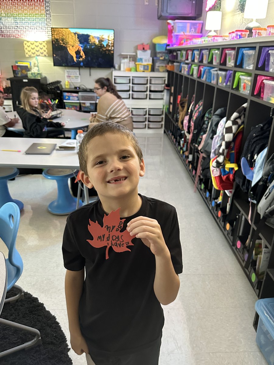 NettletonSTEAMe's tweet photo. 👮‍♂️👮‍♂️ Officer John Visits the Classroom👮‍♂️👮‍♂️
This week our SRO, Officer John, has been teaching a safety lesson to students. Mrs. Toombs' Class discussed who keeps them safe, both inside and outside the school. 🍁🍁
#STEAMe #SchoolResourceOfficer #SafetyLesson https://t.co/fFDHKxrnB3
