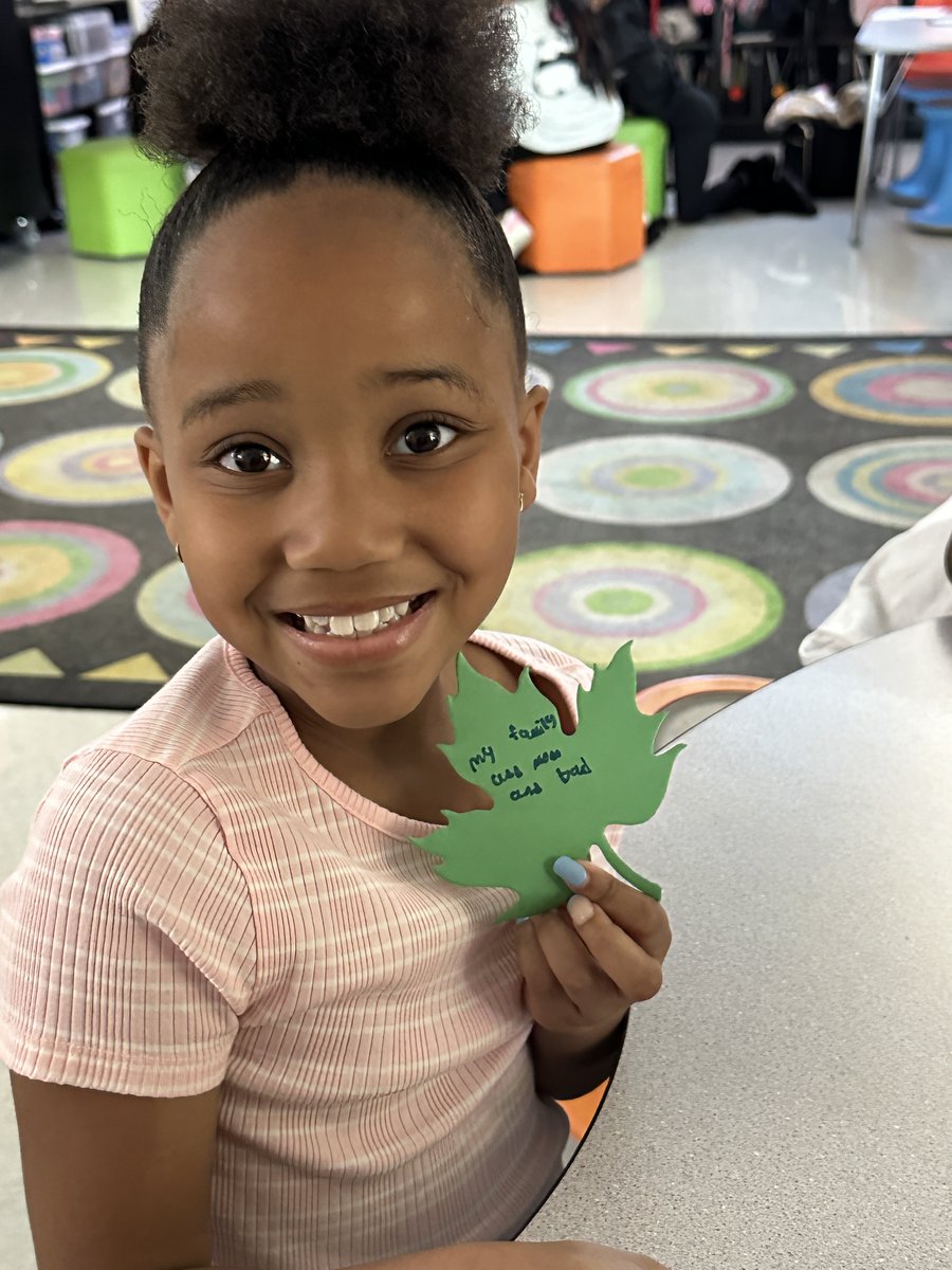 NettletonSTEAMe's tweet photo. 👮‍♂️👮‍♂️ Officer John Visits the Classroom👮‍♂️👮‍♂️
This week our SRO, Officer John, has been teaching a safety lesson to students. Mrs. Toombs' Class discussed who keeps them safe, both inside and outside the school. 🍁🍁
#STEAMe #SchoolResourceOfficer #SafetyLesson https://t.co/fFDHKxrnB3