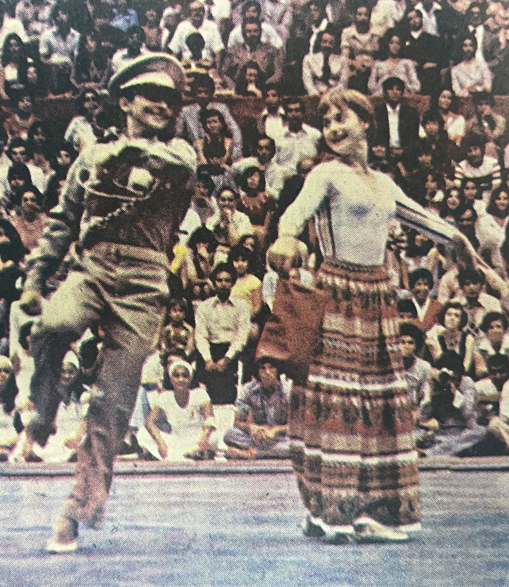 Increíble foto…

Ella es Nadia Cománeci, en Monterrey NL en el año de 1977.

La campeona olímpica vino a nuestra “Sultana del Norte” a dar una exhibición de su talento.

Recordar que Nadia fue la primera gimnasta en obtener una calificación de “10” en Juegos Olímpicos.