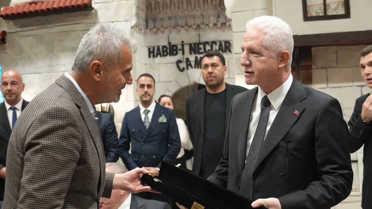 Hatay Konfederasyonu olarak düzenlediğimiz HATAY İL TANITIM GÜNLERİ etkinliğimize büyük destek veren ve katılarak bizleri onurlandıran <a href="/HatayBSB/">Hatay Büyükşehir Belediyesi</a> Başkanımız Sayın <a href="/mehmetonturktr/">Mehmet ÖNTÜRK</a> beyefendiye çok teşekkür ederiz. Varolsun…