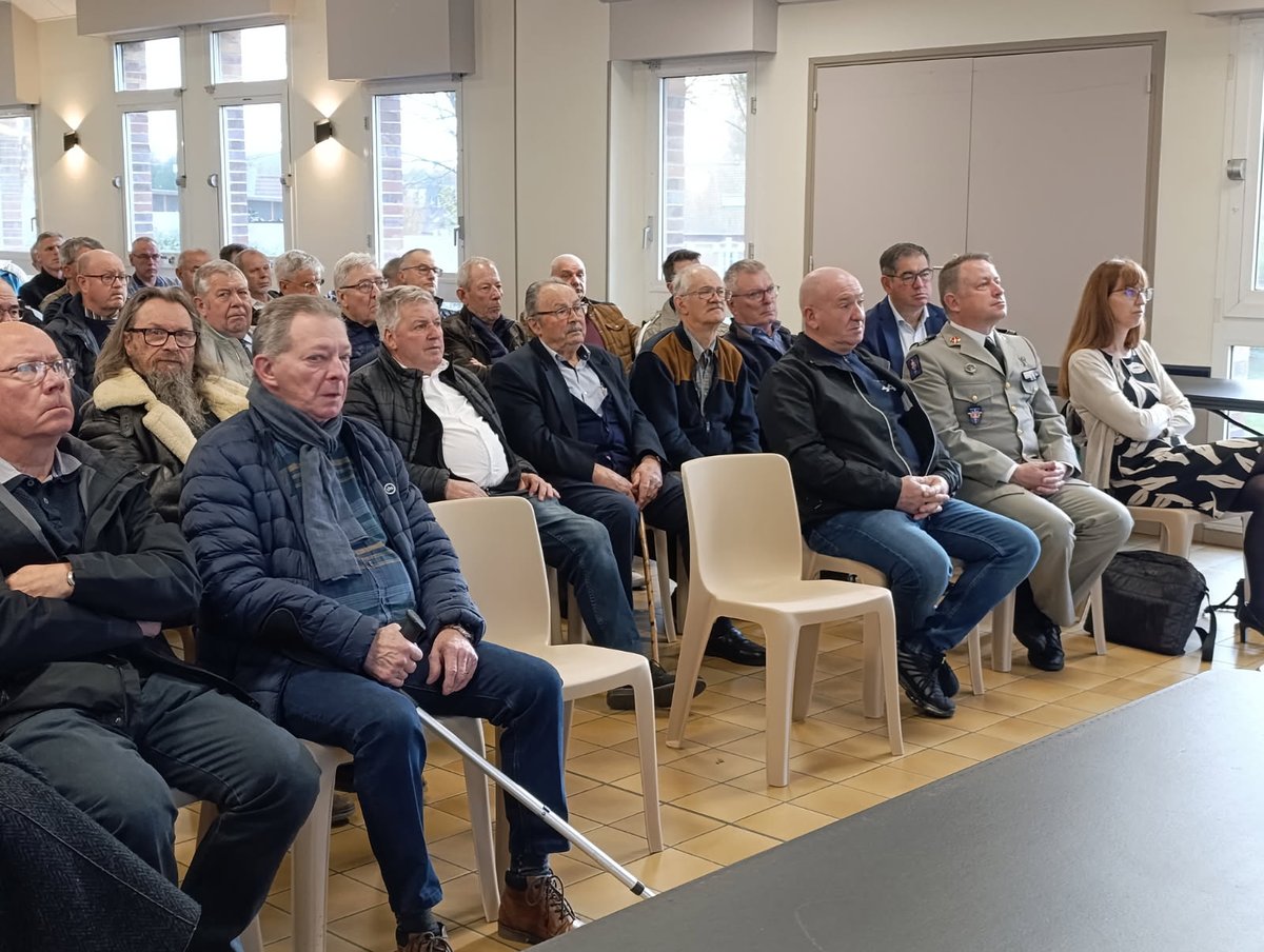 J2PDEF's tweet photo. Les DMD organisent tous les ans un cycle de rĂ©unions dâinformation au profit des correspondants DĂ©fense des communes #CORDEF @Prefet62
Je suis intervenu le jeudi 6 nov à Saint Laurent Blangy pour parler du @BleuetFrance et de la commission mémoire de la @FNAM. https://t.co/I0uKaQuioA
