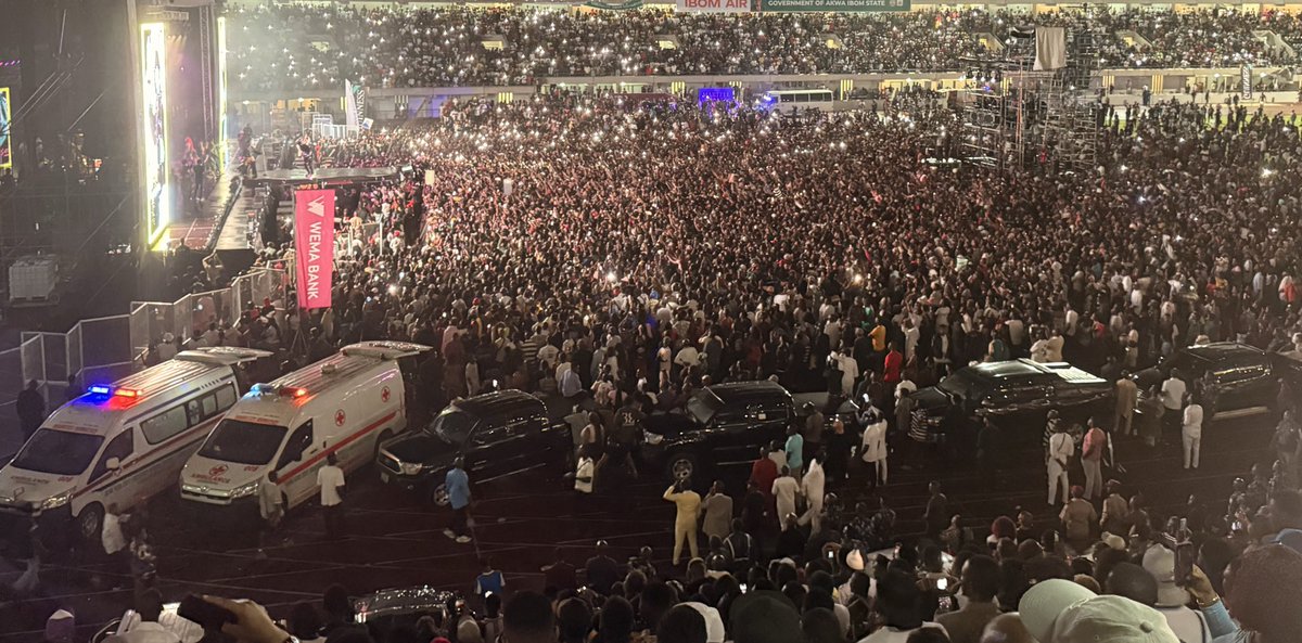 AfricaFactsZone's tweet image. Davido sells out 25,000 capacity Obafemi Awolowo Stadium in Ibadan, Nigeria days before the concert.

He has sold out stadiums in Rwanda, Mali, Nigeria, Sierra Leone, Niger, The Gambia, Cameroon, Namibia.